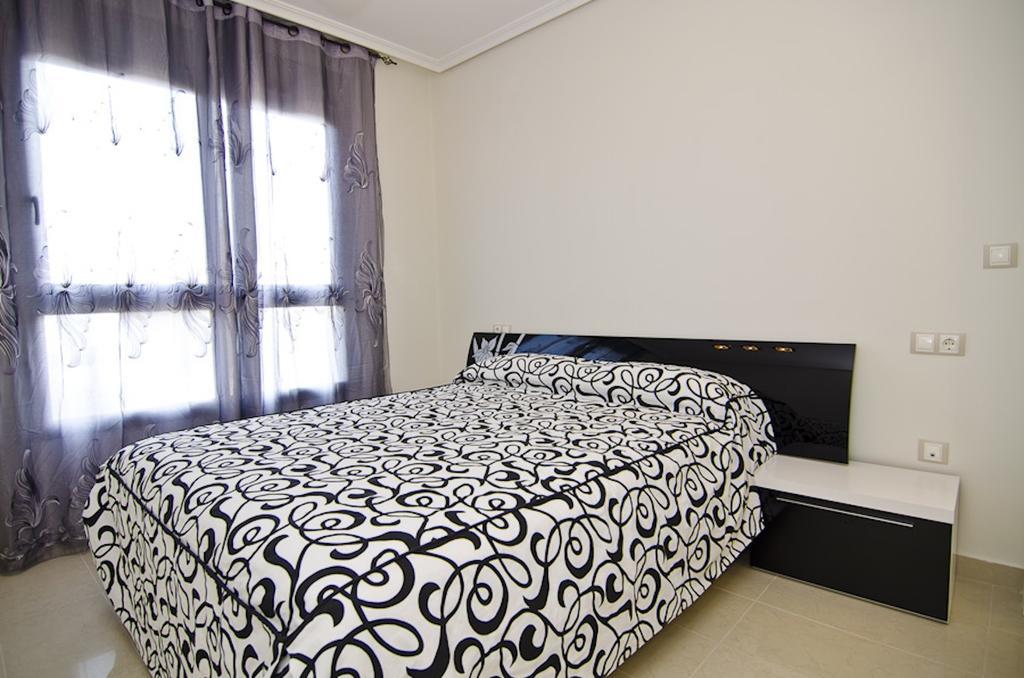 Gemelos 26 Benidorm Room photo